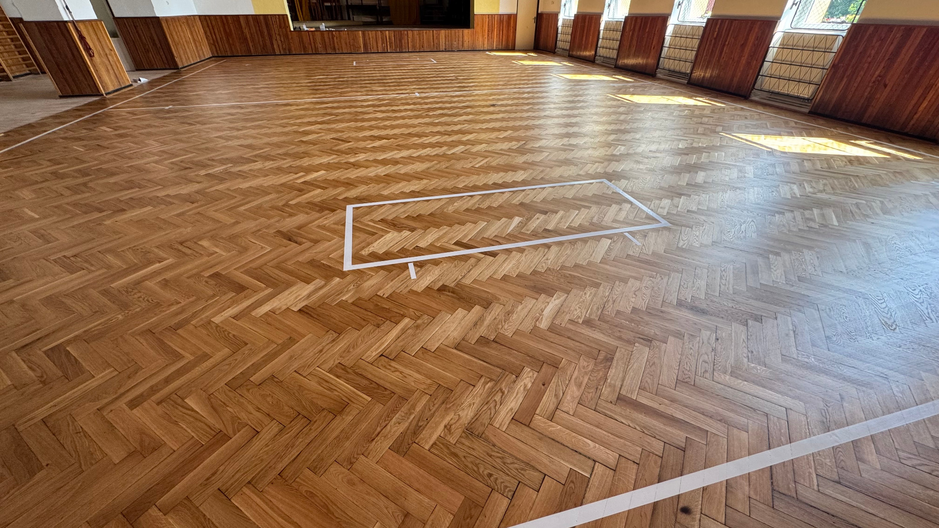 taneční sál a floorbalové hřiště