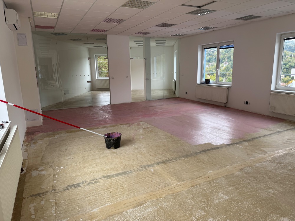 adhezní můstek před litím stěrek