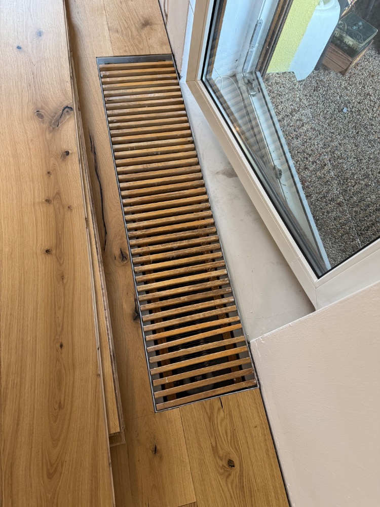 vyřezávání detailu...