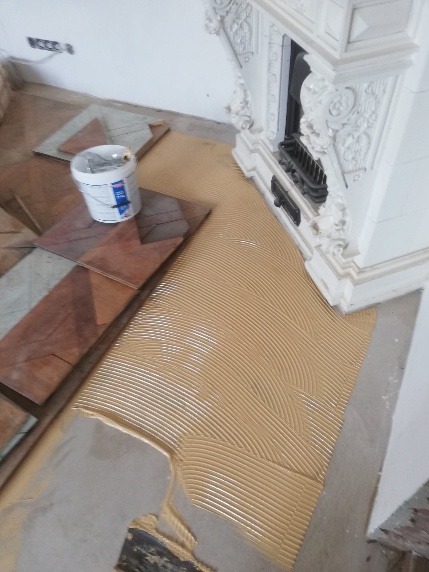 lepení na připravenou plochu