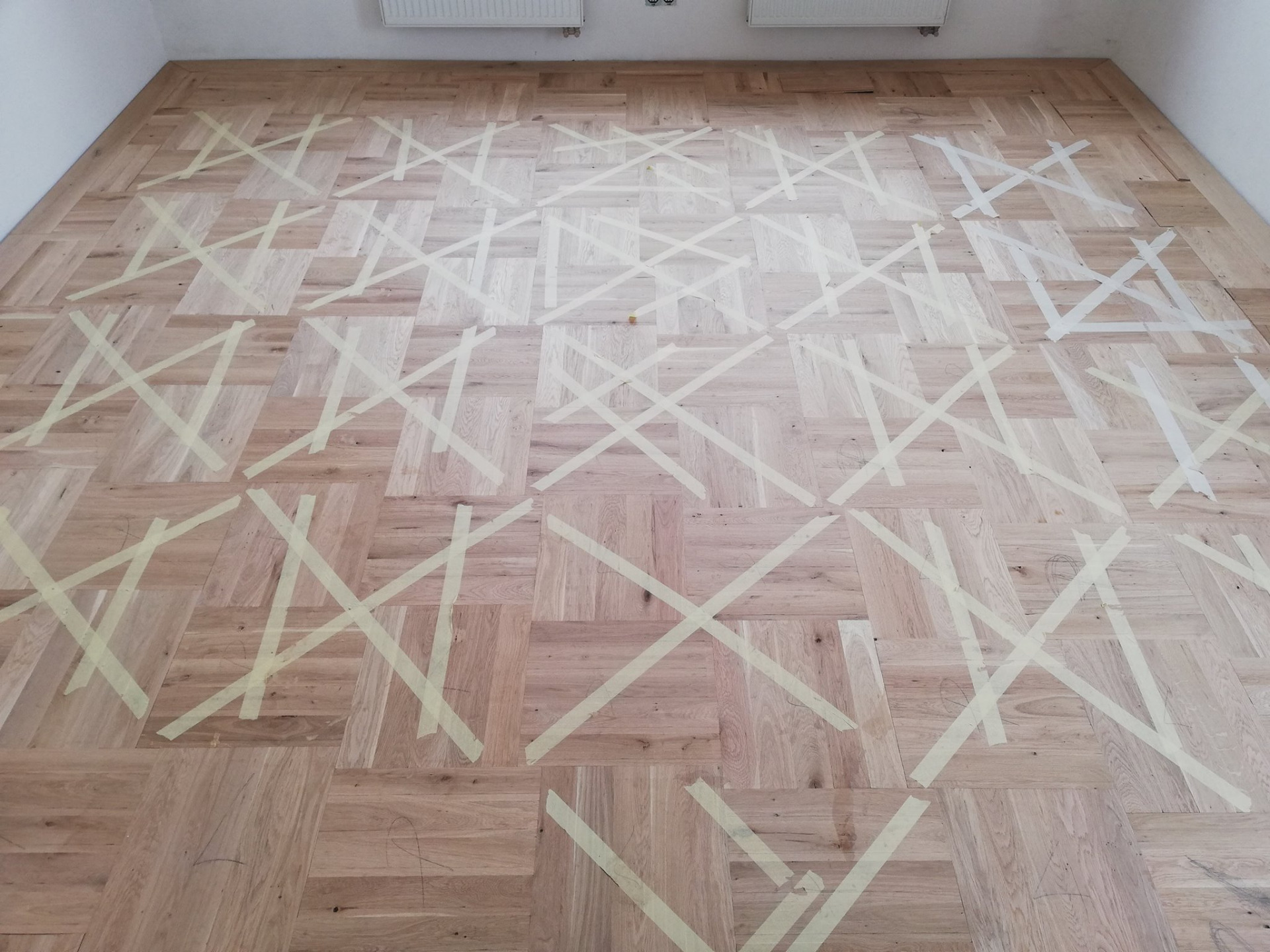 skládání parketového vzoru a lepení  