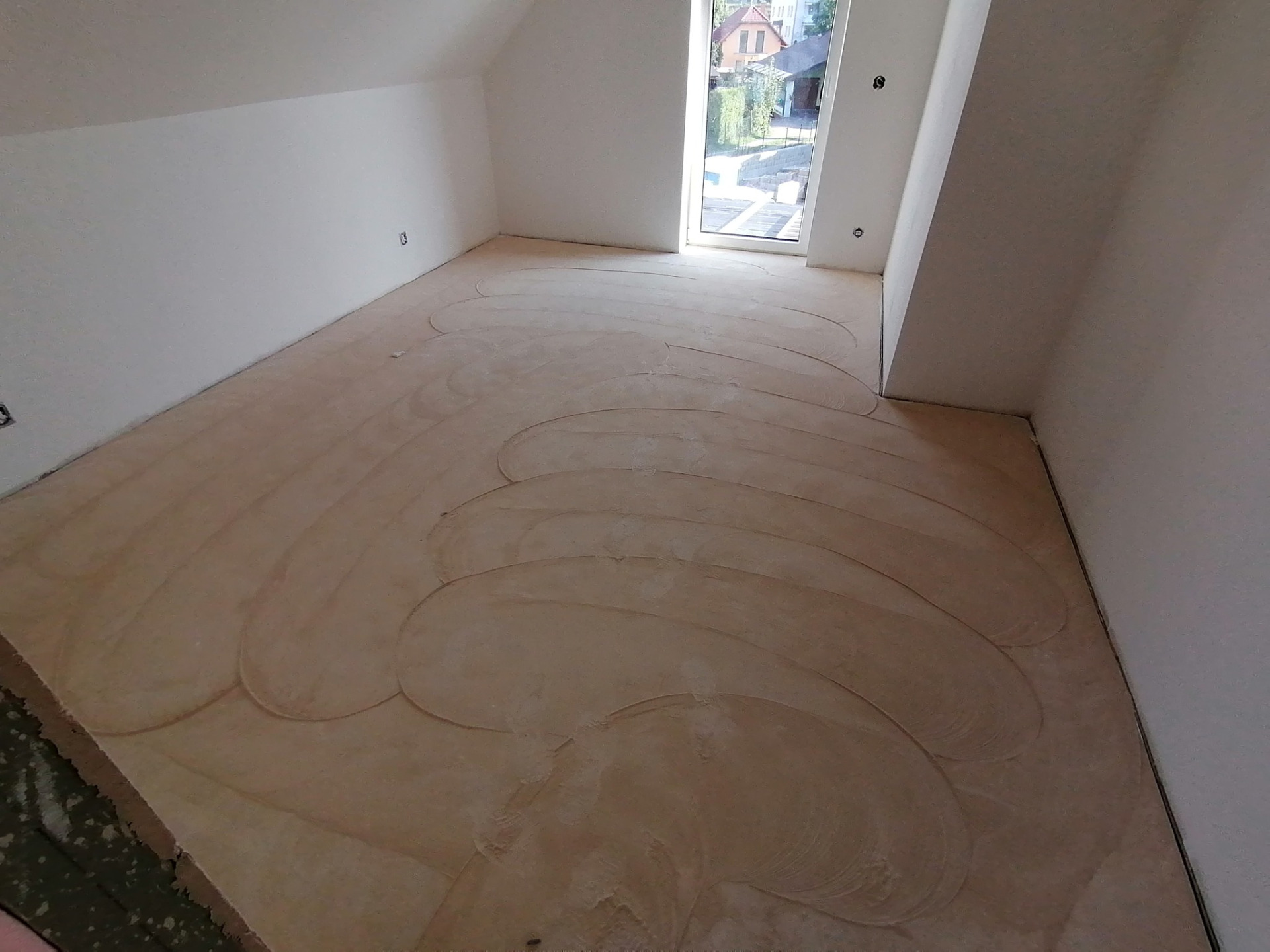 broušení podkladu je základ adheze