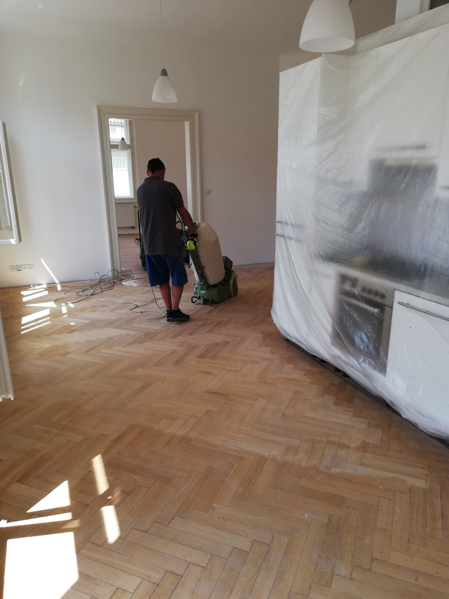 broušení plochy bruskou