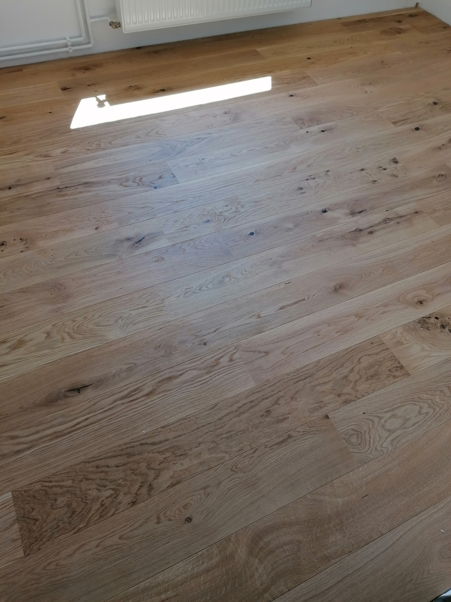 vinyl někdy velmi věrně napodobuje dřevo...