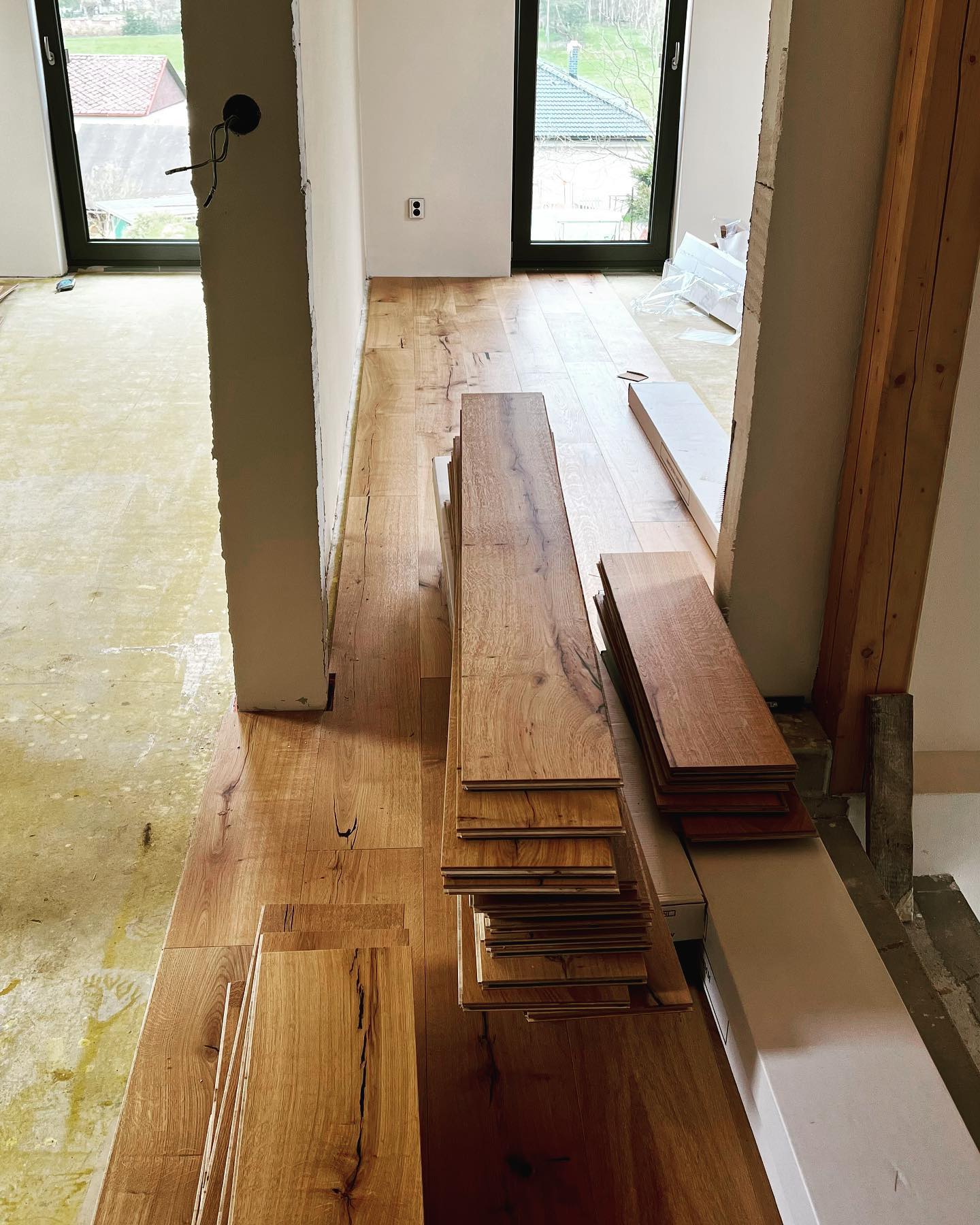 pokládka masivní třívrstvé podlahy dub olej